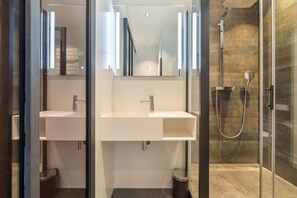 Bathtub, hair dryer, towels