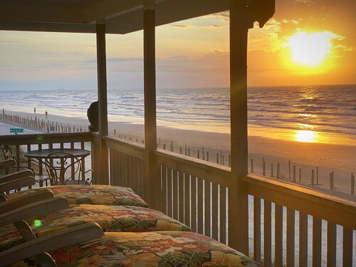 Beachfront  Steps to the Sand  Gulf Views  Pet-Friendly Galveston West End