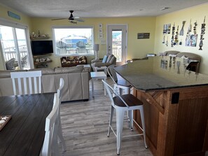 Dining - Beachfront  Steps to the Sand  Gulf Views  Pet-Friendly Galveston West End (Galveston)