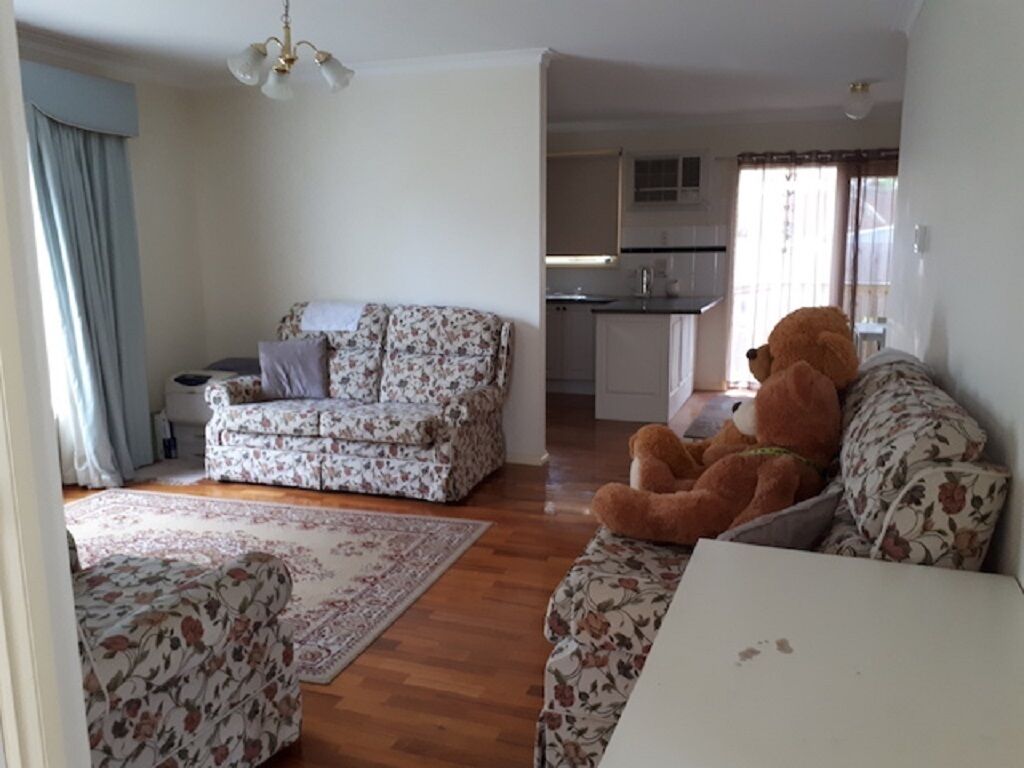 Everything you need in quiet convenient location, 5 min walk to train and cafes.