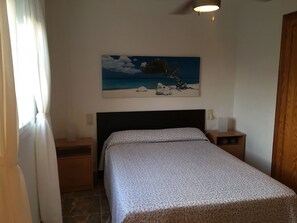 2 bedrooms, iron/ironing board, bed sheets
