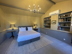 Deluxe dubbelrum - eget badrum - utsikt mot trädgården | Interiör