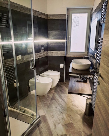 Deluxe Suite, Ensuite (Deluxe) | Bathroom. Central Campobasso