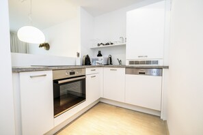 Kühlschrank, Ofen, Herdplatte, Geschirrspüler