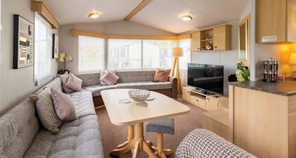 Inside No. 9 Retreat