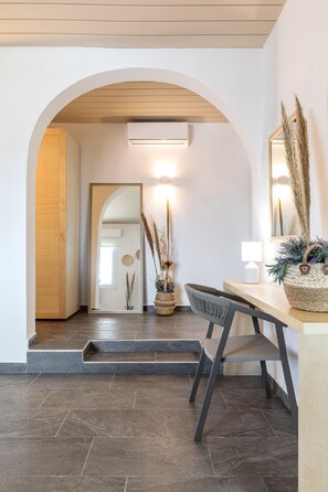 Superior Suite | Living area | Smart TV - Bay View Suites (Sithonia)