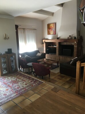 TV, offices - Grand Terrain Piscine (DÉNAT)