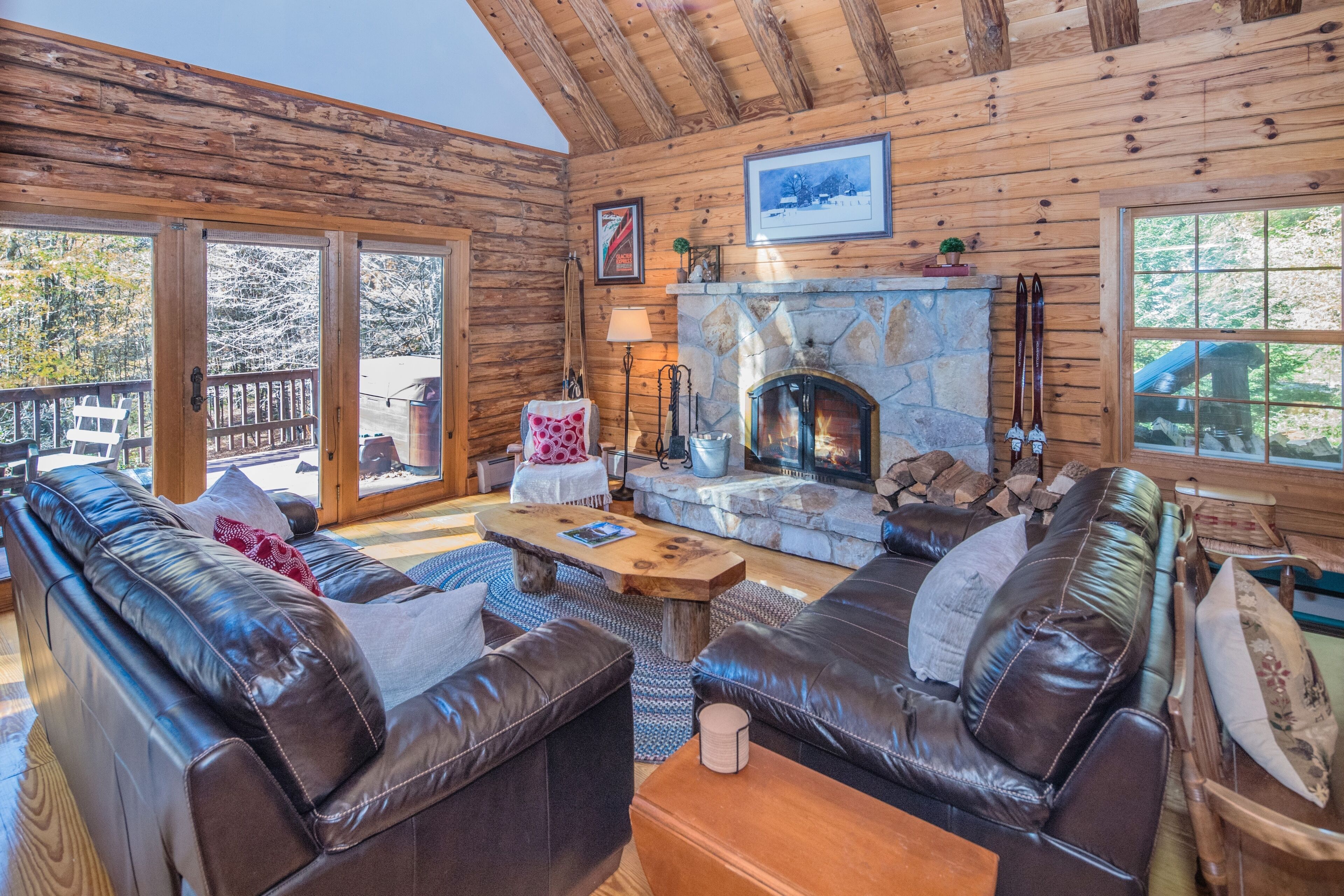 Your Vermont Log Cabin Getaway w/Hot Tub+Firepit-Arrive Early & Stay Late!