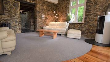 House | Ruang tamu | 30 inci televisyen dengan digital, pendiangan