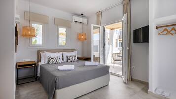 Junior Studio Suite, 1 Queen Bed, Hot Tub