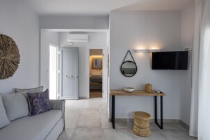 Apartamento luxo, 1 cama Queen e sofá-cama, vista parcial para o mar | Cozinha americana privada | Geladeira, cooktop, máquina de café expresso, cafeteira/chaleira