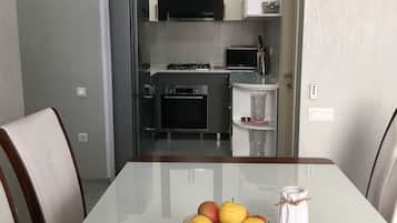 Coffee/tea maker, fridge, microwave, oven