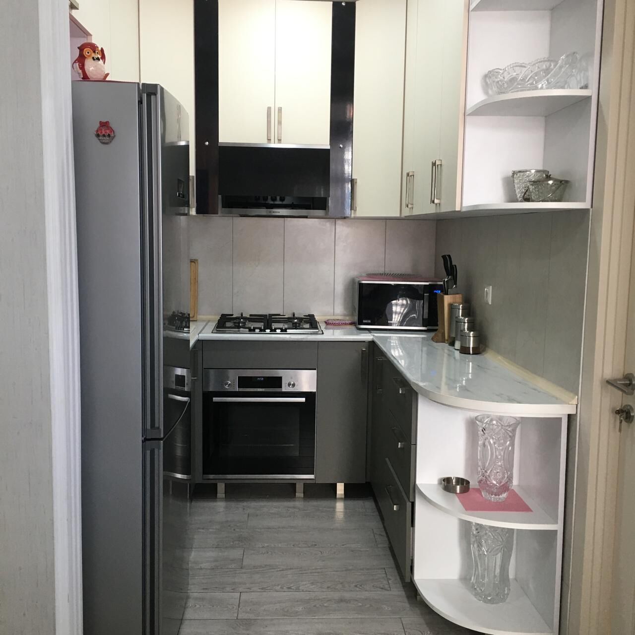 Refrigerador, microondas, horno y parrilla de estufa 