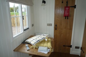 Cabin (Airlie Shepherds Hut) | Bed sheets - Foresterseat Glamping (Forfar)