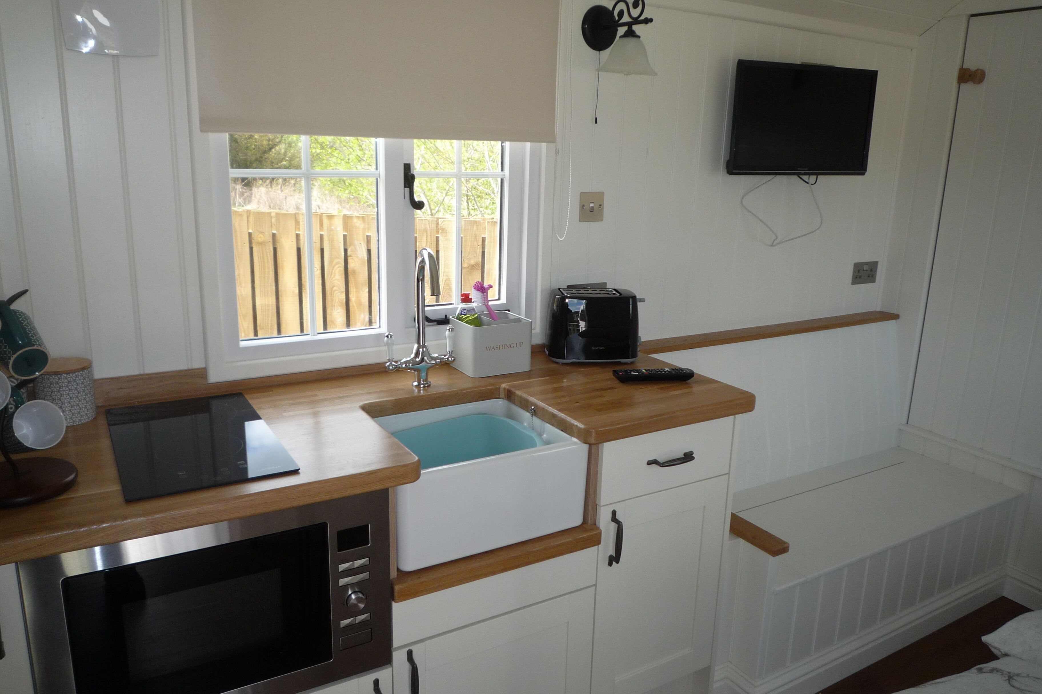 Kabin (Airlie Shepherds Hut) | Dapur pribadi | Ketel listrik