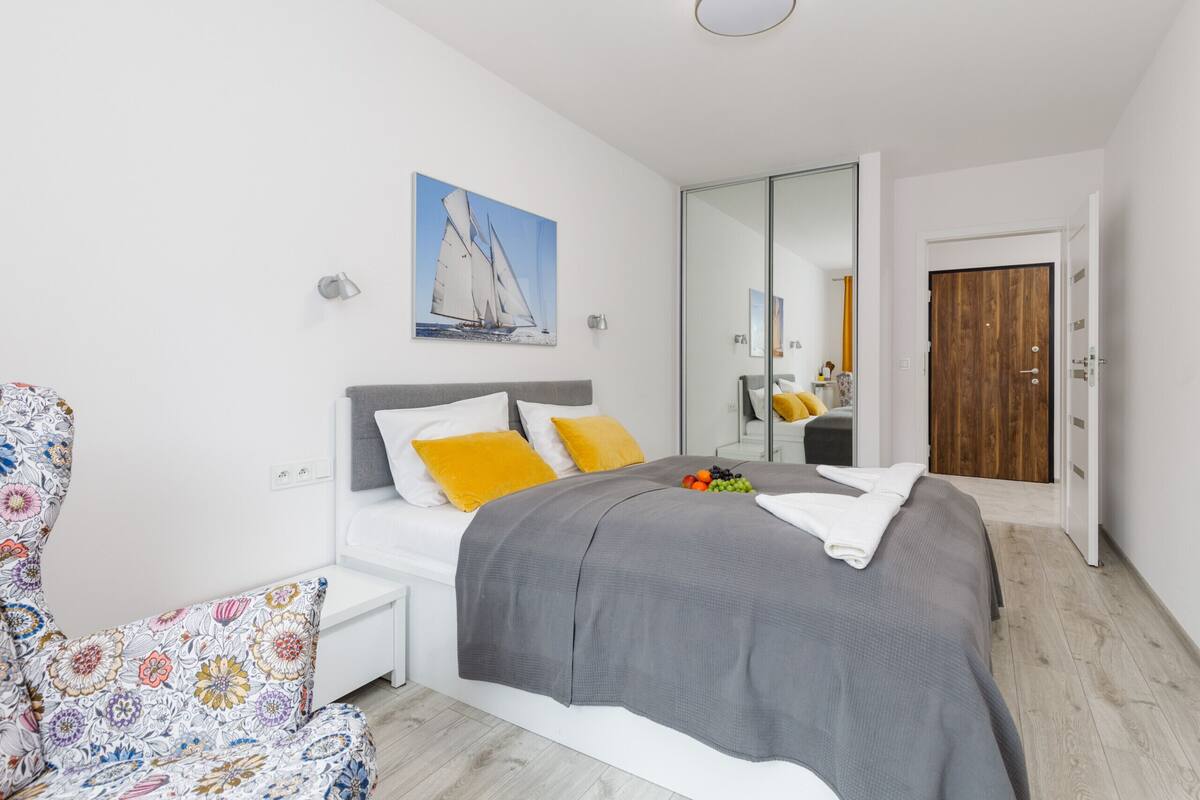 Apartment, 1 Bedroom, Balcony, Beachside | 8 bedrooms, individually decorated, bed sheets