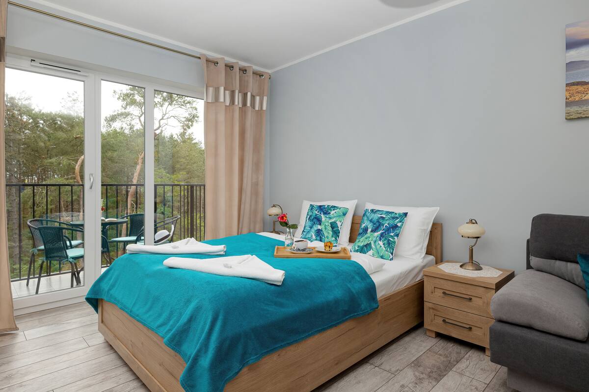 Studio, Balcony, Beachside | 8 bedrooms, individually decorated, bed sheets