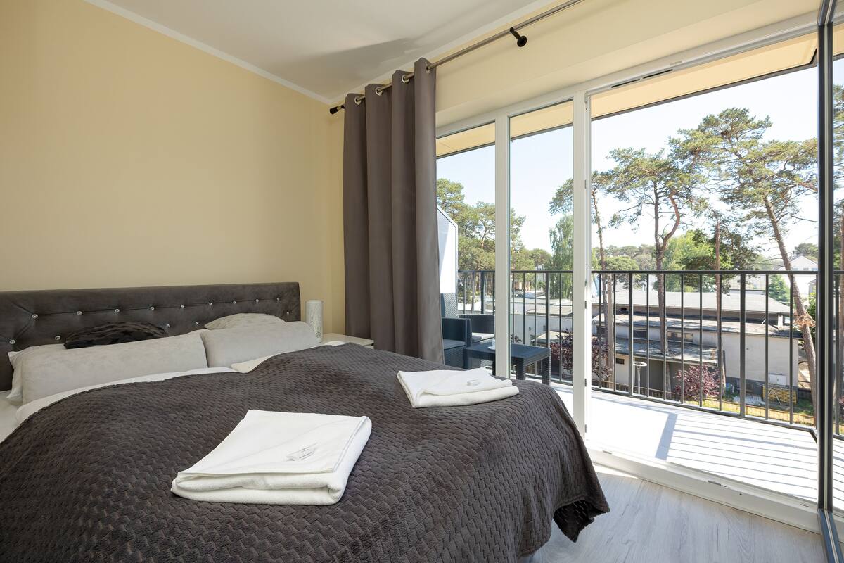 Apartment, 2 Bedrooms, Balcony, Beachside | 8 bedrooms, individually decorated, bed sheets