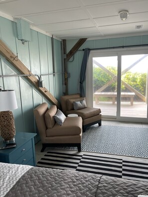 3 bedrooms, desk, iron/ironing board, travel cot