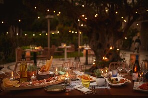 Restaurant - Baia di Chia Resort Sardinia, Curio Collection by Hilton (Domus de Maria)
