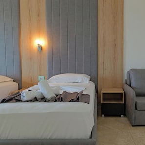 Desk, iron/ironing board, free WiFi, bed sheets - Esmerald Hotel (Ksamil)