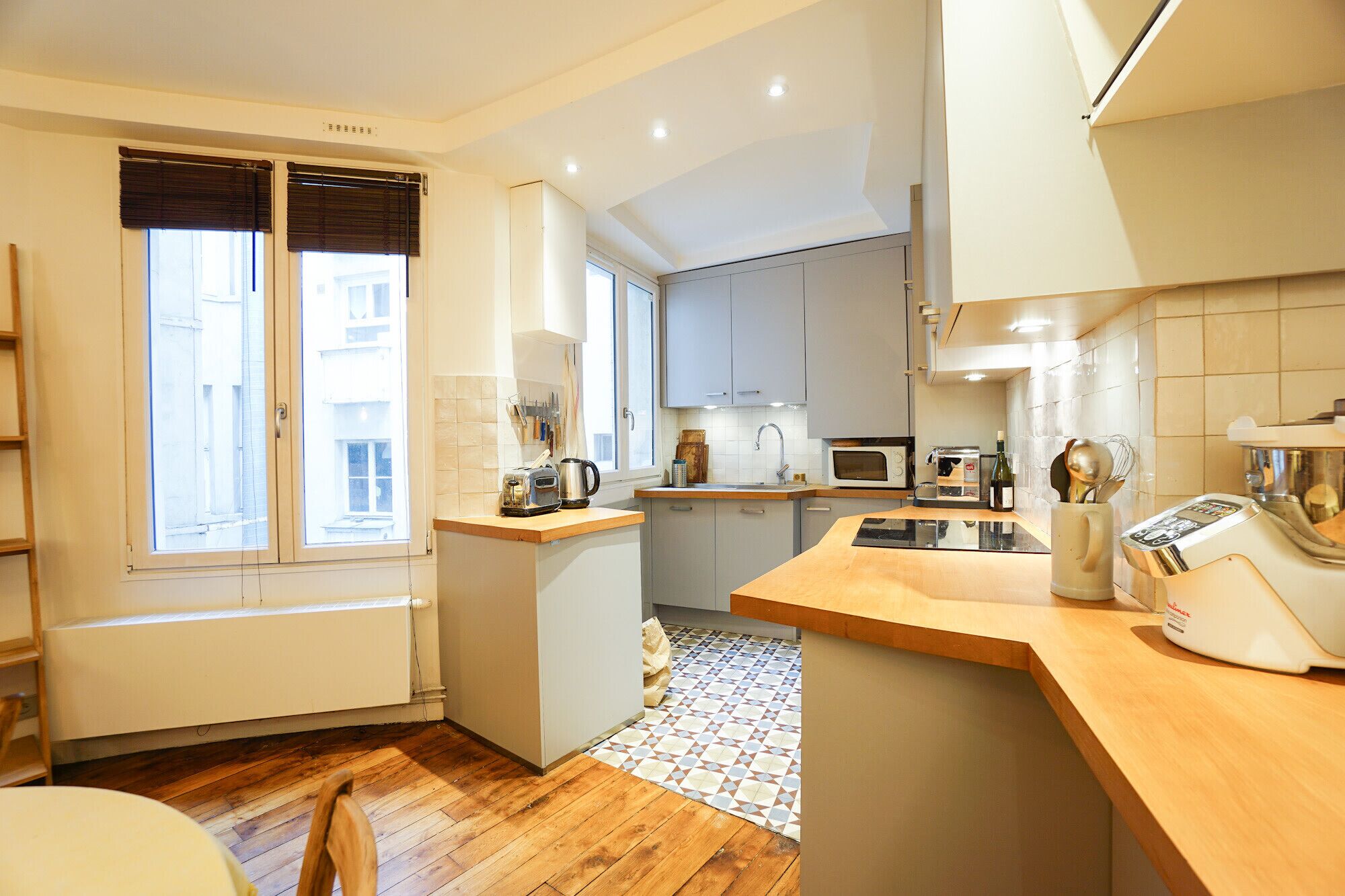 Kjøleskap, ovn, oppvaskmaskin og kaffetrakter/tekoker