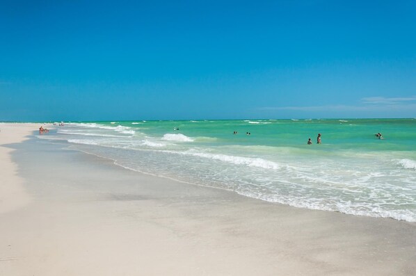 Beach nearby, sun-loungers, beach towels