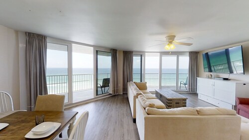 Upgraded & Beautiful Views 3bed 2bath w/ double balconies Free Golf Daily!