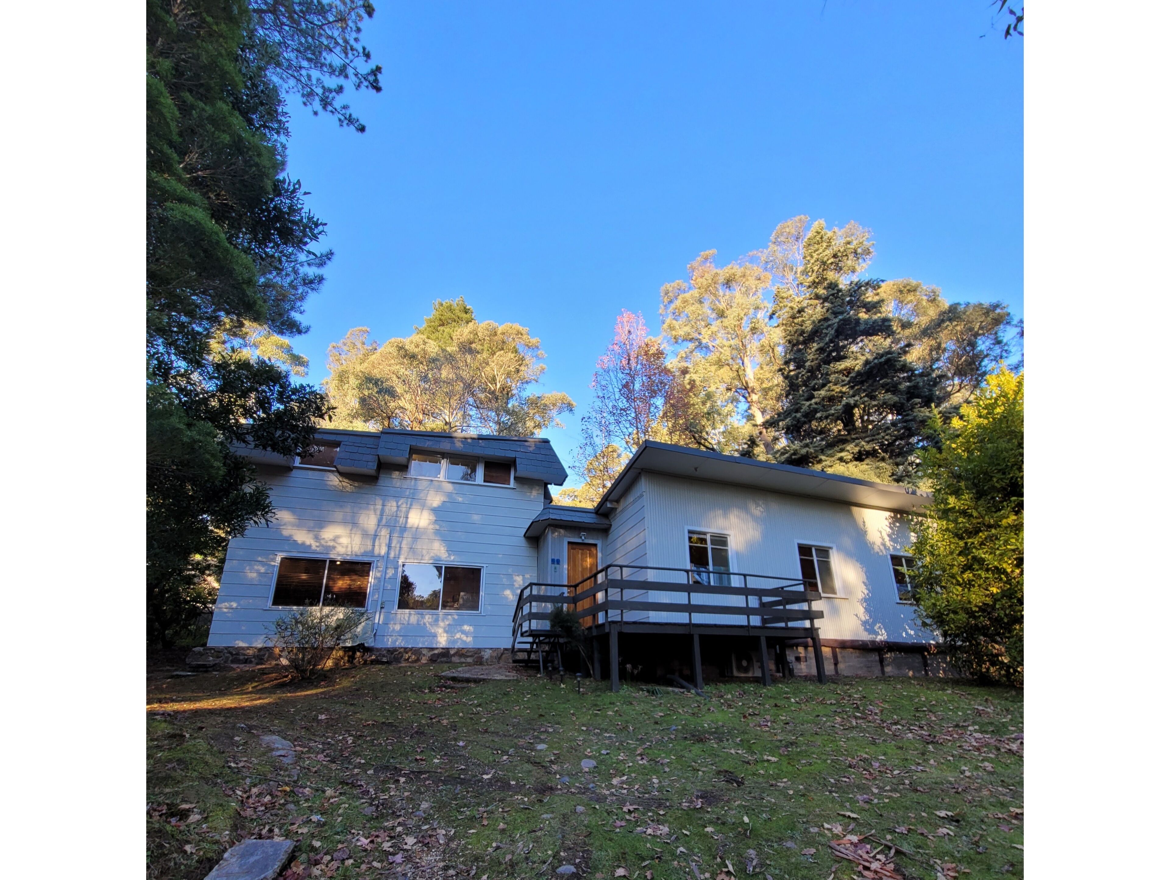Suite A with indoor fireplace close to MT Buller