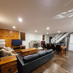 TV, fireplace
