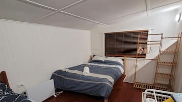 4 Schlafzimmer, Bügeleisen/Bügelbrett