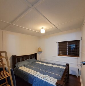 4 Schlafzimmer, Bügeleisen/Bügelbrett