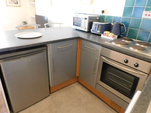 A compact kitchen with a microwave, toaster, and oven. - Fabulous location, One Bedroom West End Flat, just off Byres rd, close to SEC & Hydro (Glasgow)