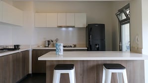 Kaffetrakter/tekoker, kjøleskap, mikrobølgeovn og ovn