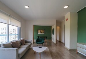 テレビ、書斎 / ワークスペース