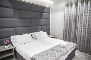 豪華雙人或雙床房 | 羽絨被、迷你吧、客房內保險箱、書桌