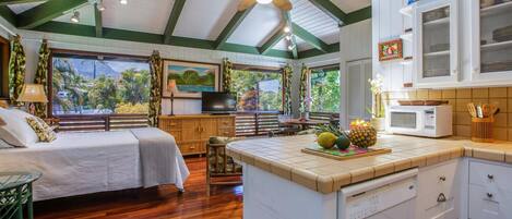 Refrigerador, microondas, horno, placa de cocina