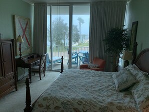 4 bedrooms, desk, iron/ironing board, free WiFi