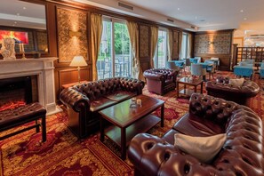 Lobby-Lounge, Blick auf den Garten, tÀglich geöffnet