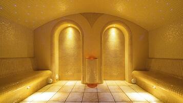 Salas de tratamiento para parejas, un sauna, baño turco