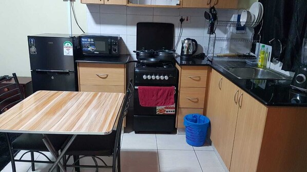 Fridge, microwave, stovetop, coffee/tea maker