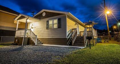 Cottage 304, 2 Bed w/ Fire Pit, near trails!