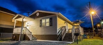 Cottage 304, 2 Bed w/ Fire Pit, near trails!