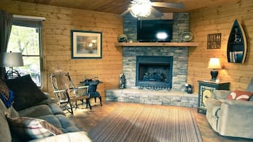 TV, fireplace