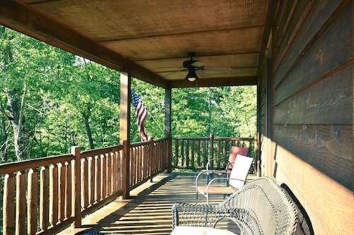 Black Bell Cabin - Fireplace - Mountain Top View - High Speed Internet