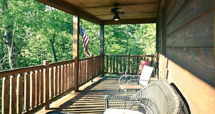 Black Bell Cabin - Fireplace - Mountain Top View - High Speed Internet