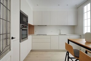 Jääkaappi, mikroaaltouuni, astianpesukone