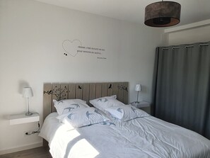 3 bedrooms, iron/ironing board, free WiFi - Le Clos des Cajaviris 2 (Carly)