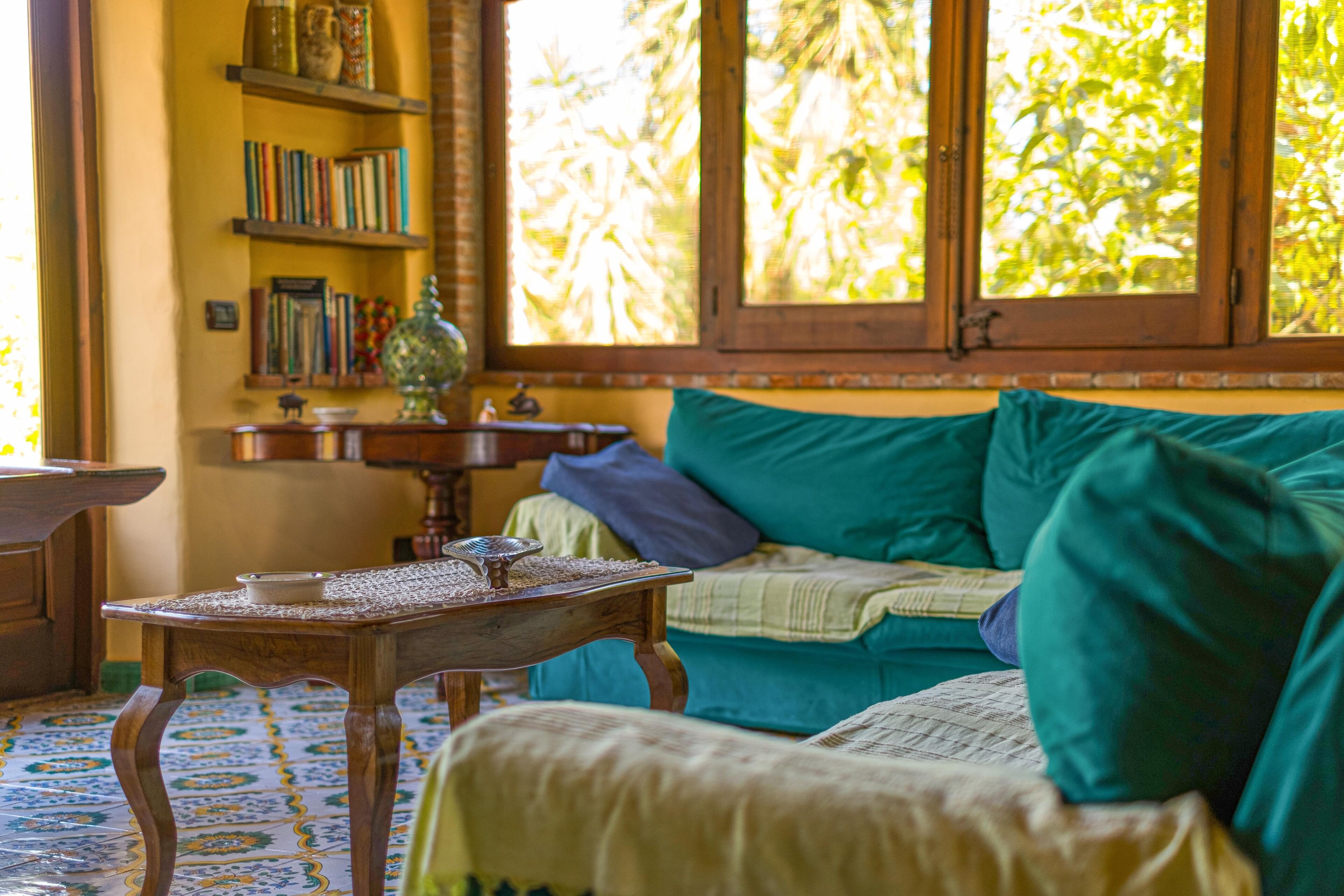 TV, caminetto, studio