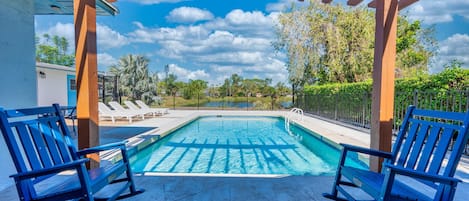 Opvarmet pool